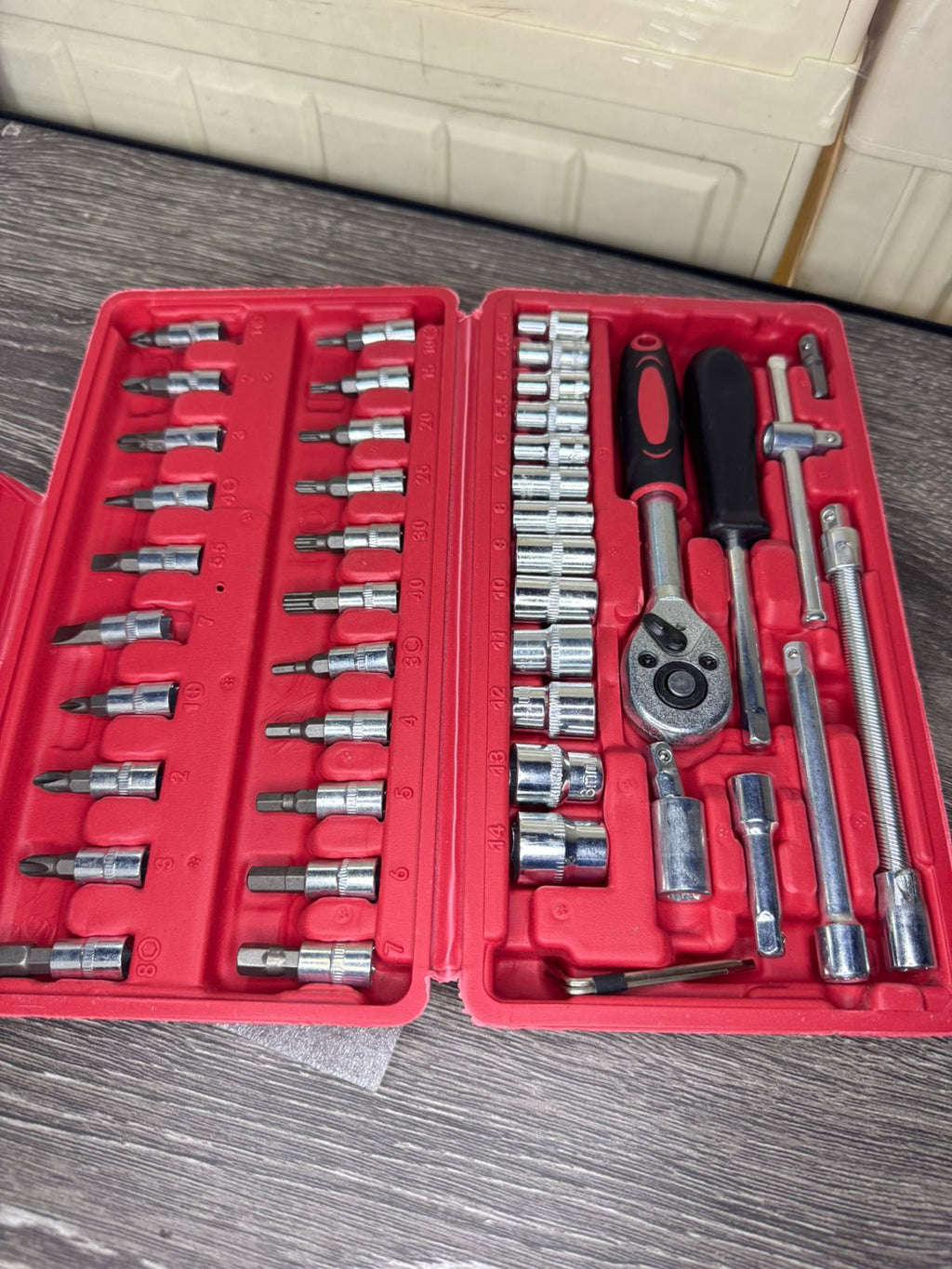 KIT HERRAMIENTA DE DADOS Y LLAVES 46PZ