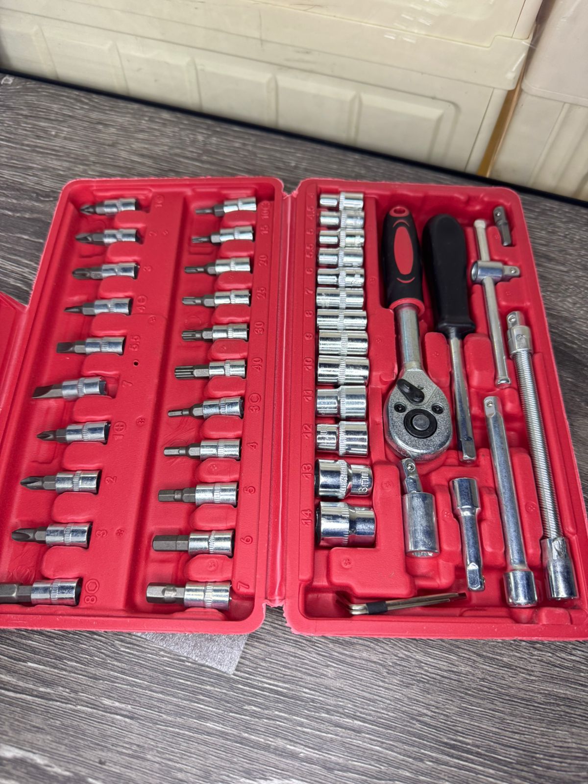 KIT HERRAMIENTA DE DADOS Y LLAVES 46PZ