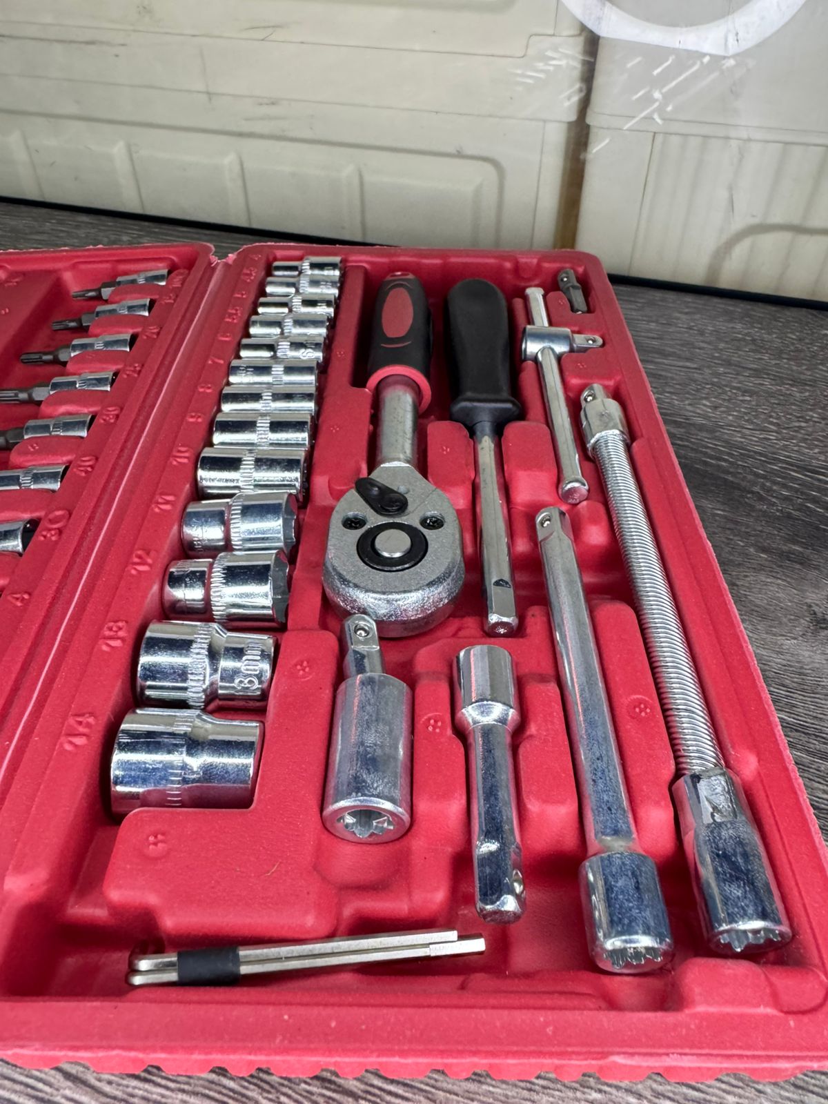 KIT HERRAMIENTA DE DADOS Y LLAVES 46PZ