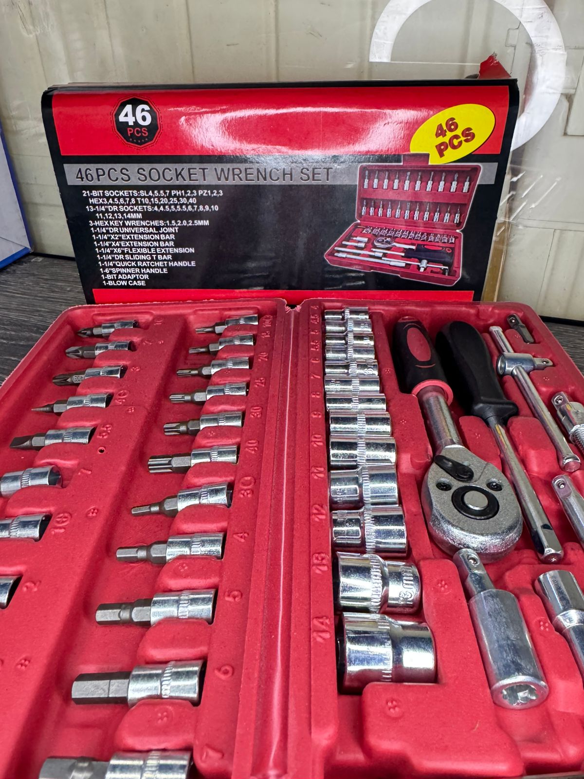 KIT HERRAMIENTA DE DADOS Y LLAVES 46PZ
